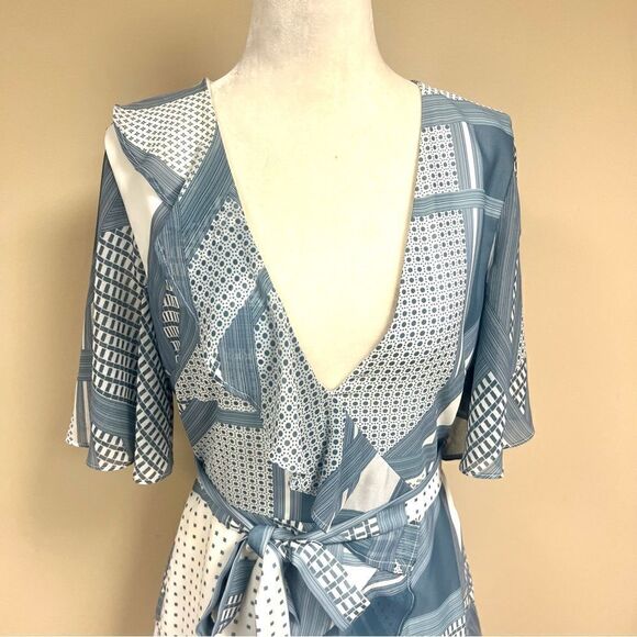 C/MEO Collective graphic print v neck dress Sz M - Picture 3 of 7